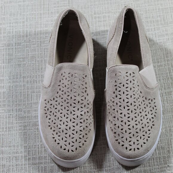 Vionic Size 6 Tan Perforated Slip On Sneakers - Picture 2 of 5
